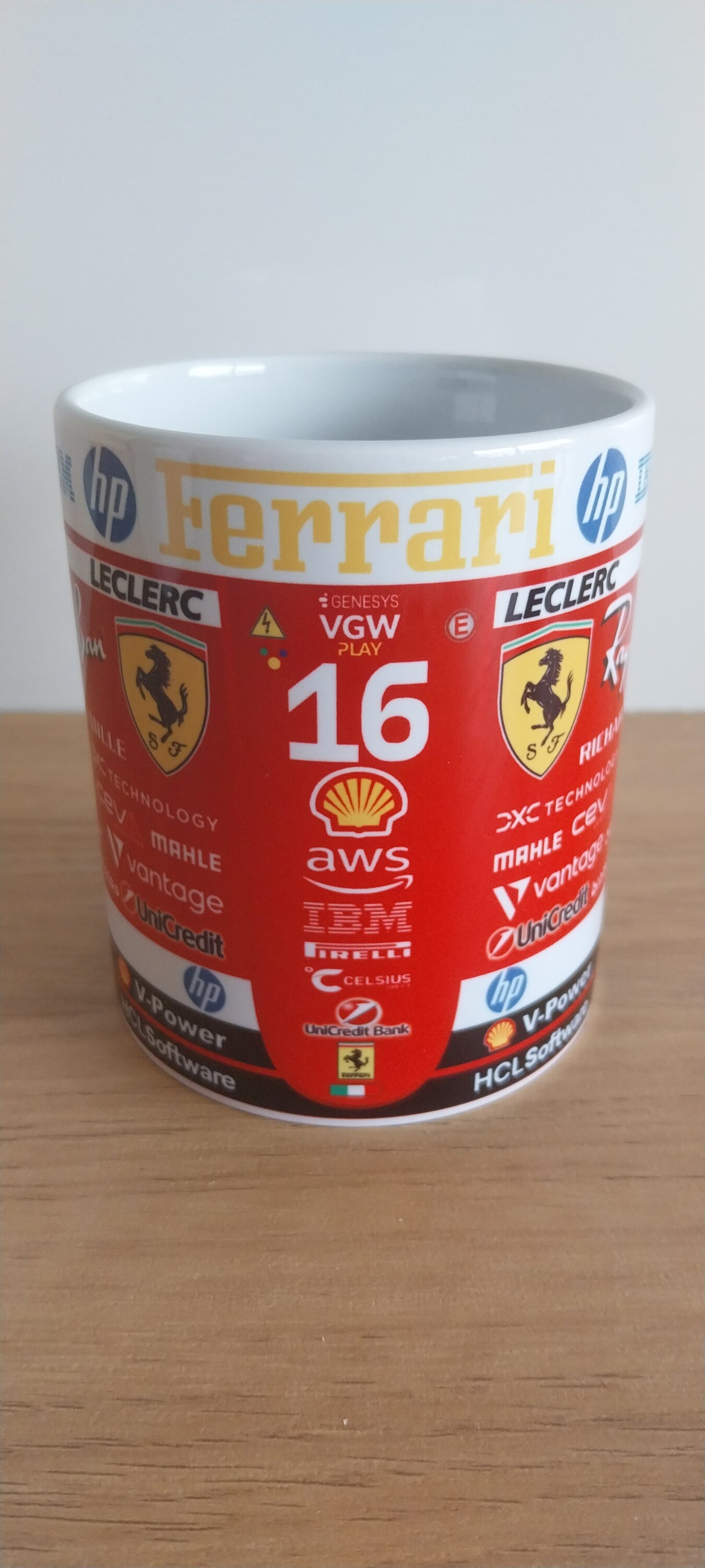 Taza Café Lewis Hamilton y Charles Leclerc Escudería Ferrari 2025  Ferrari SF25 - 4