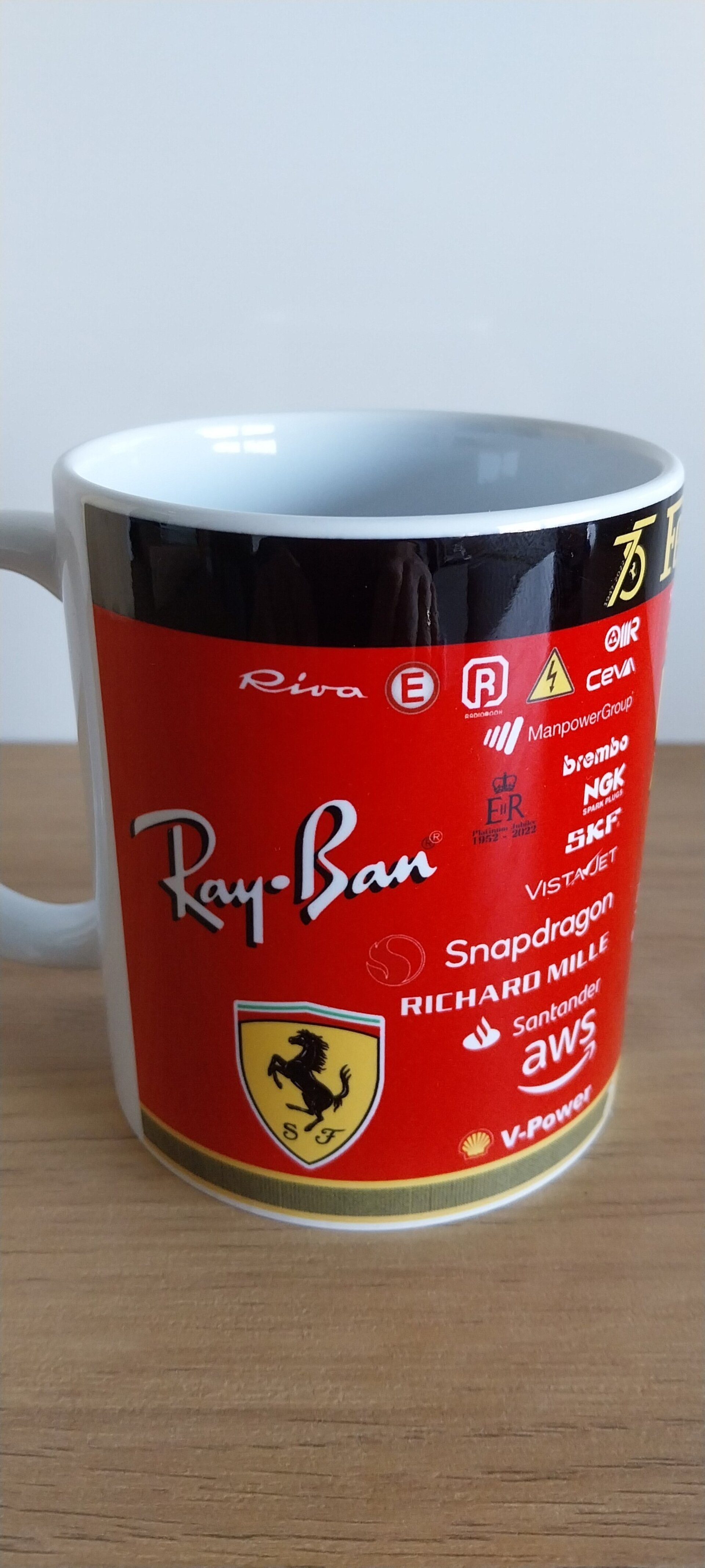 Taza Carlos Sainz Charles Leclerc Ferrari F1 75 Aniversario Escudería Ferrari - 4