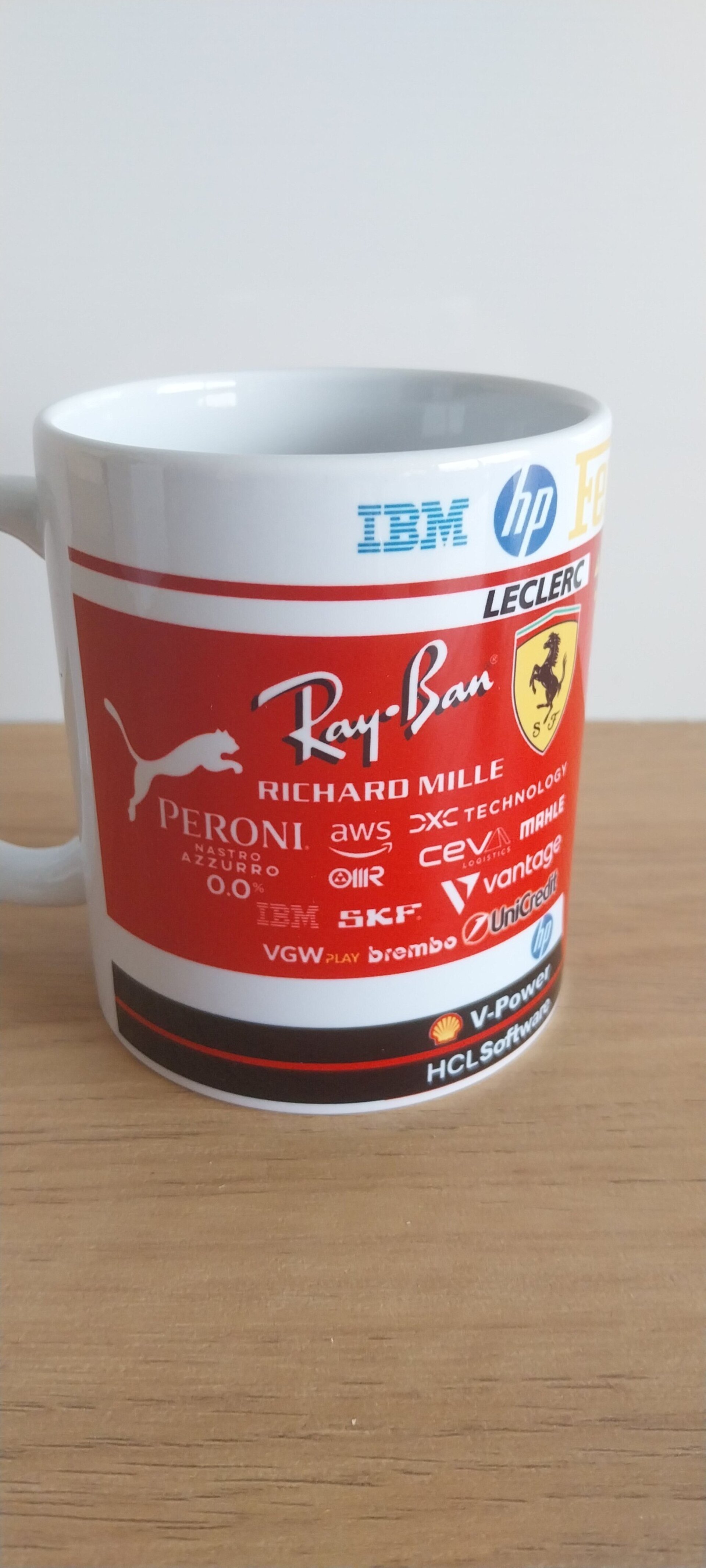 Taza Café Lewis Hamilton y Charles Leclerc Escudería Ferrari 2025  Ferrari SF25 - 3
