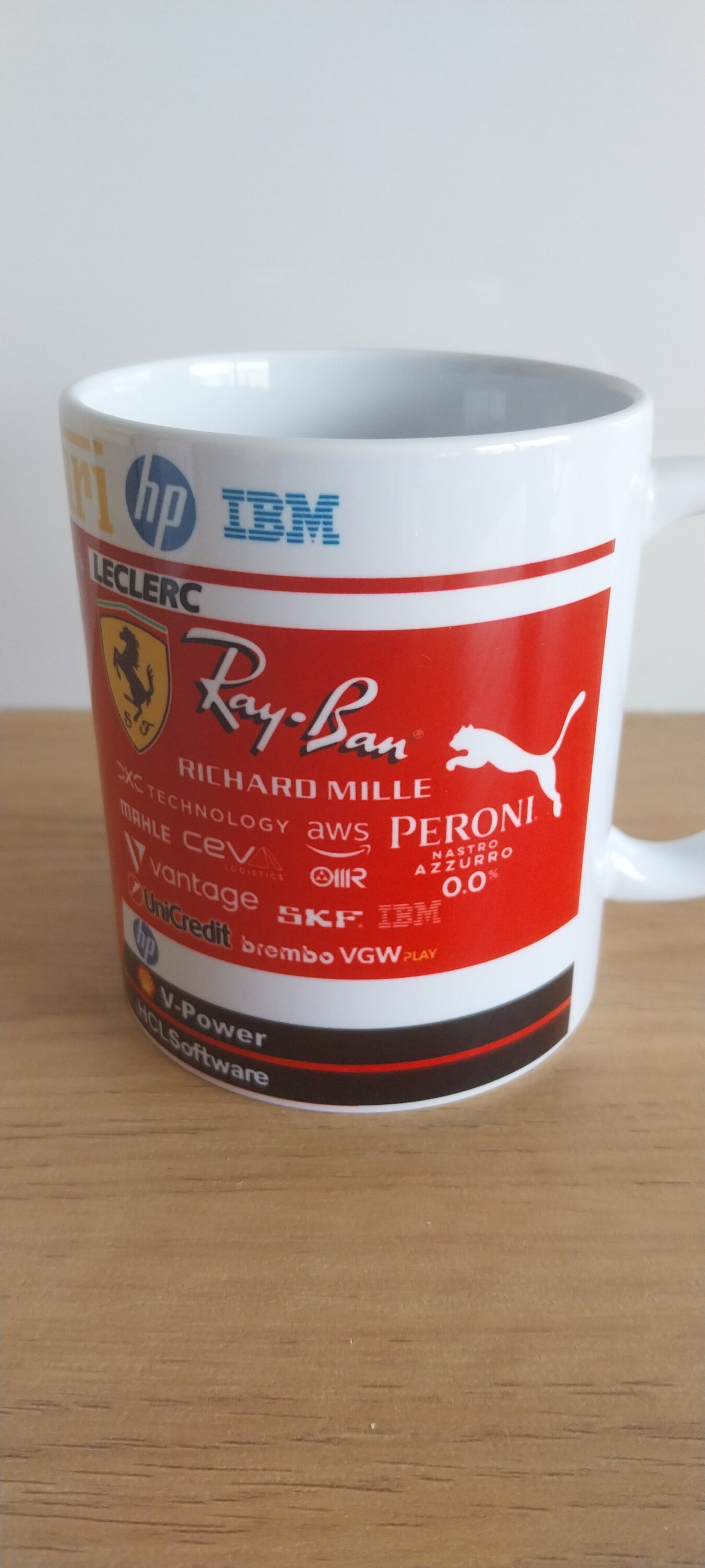 Taza Café Lewis Hamilton y Charles Leclerc Escudería Ferrari 2025  Ferrari SF25 - 5